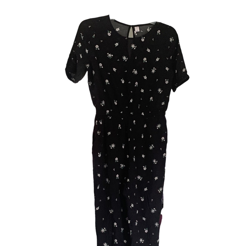 Old Navy Floral Jumpsuit short sleeve, elastic waist. Medium